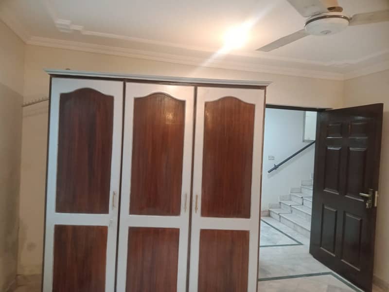 Spacious 3-Bedroom Modern House for Sale in Tariq Garden, Lahore 5