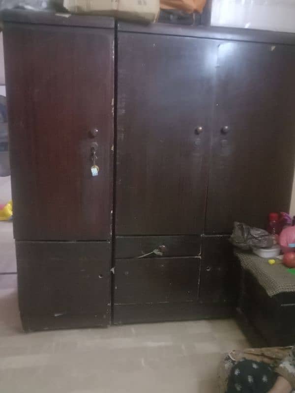 3 door wardrobe and dressing for sale 0