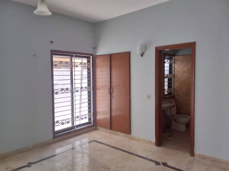 DEFENCE PHASE 6 500 YARDS BUNGALOW ON RENT. 12