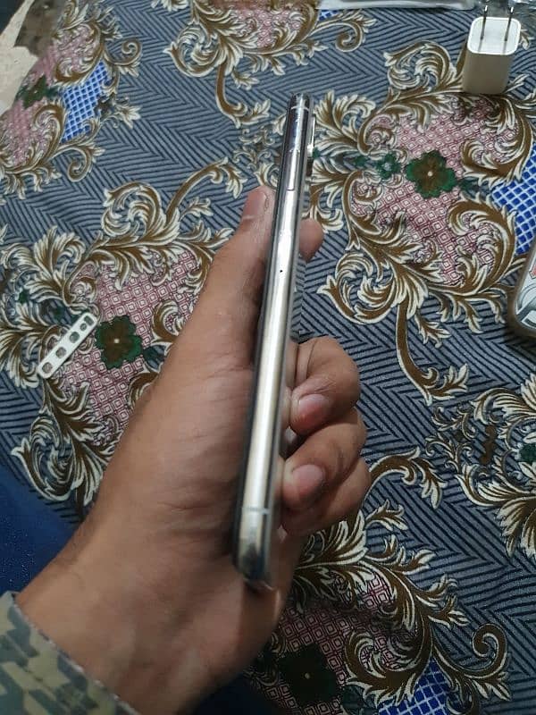 iphone XS MAX 64 GB NON PTA 3