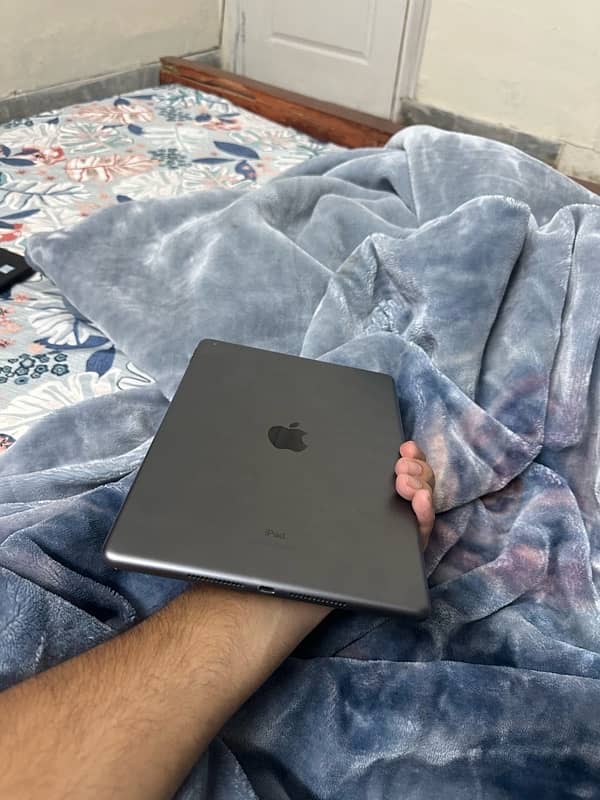 Ipad 8th Generation - 128 GB 13