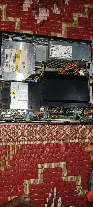 DELL daxtop PC core 2 due for sale in working condition 3