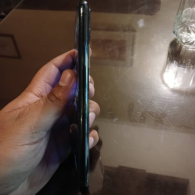 Iphone 11 Pro Max  | 10by10 Lush condition 2