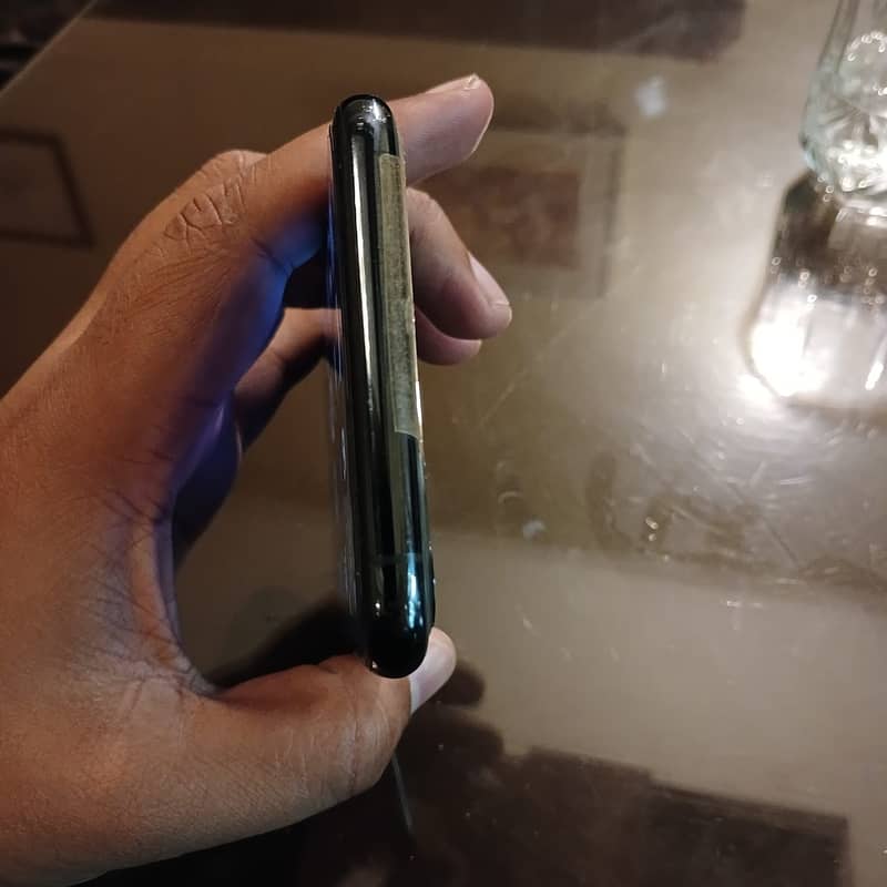 Iphone 11 Pro Max  | 10by10 Lush condition 4