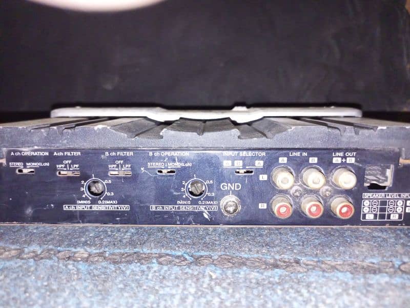 KENWOOD 4 CHANNEL POWER AMPLIFIER 1