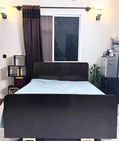 QUEEN SIZE BED WITH MATTRESS