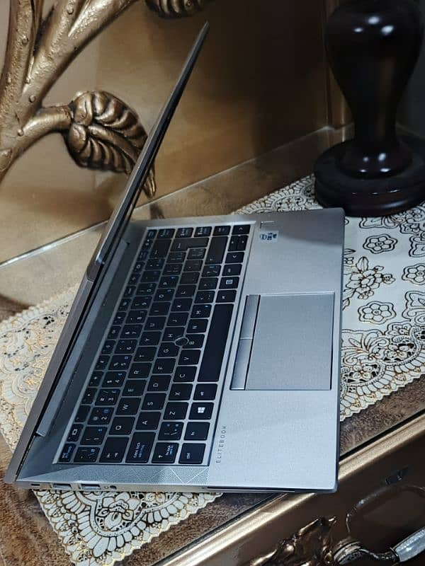 Hp Elitebook core i 5  840 G7 10th generation. 5