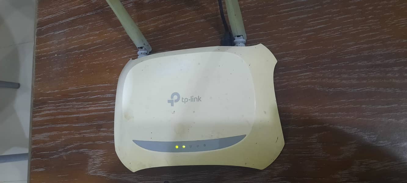 Tp Link Wr840n Dual Antenna Router in Woking Condition 0