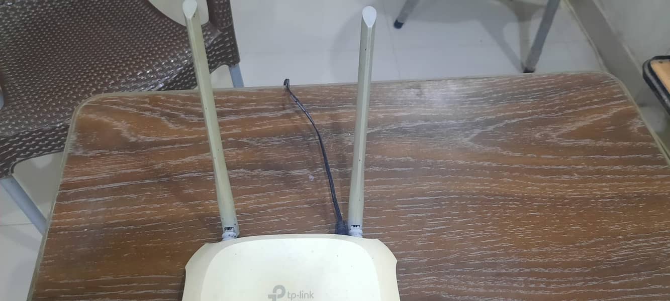 Tp Link Wr840n Dual Antenna Router in Woking Condition 2