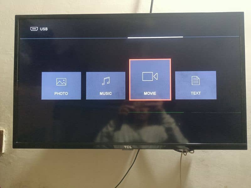 TCL Full 32 Inc LED 4