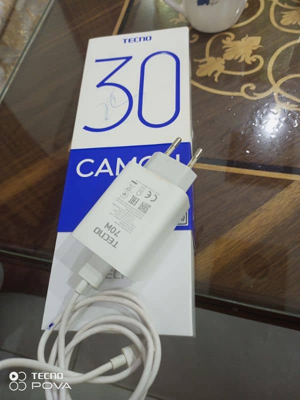 camon 30 box and charger available 1