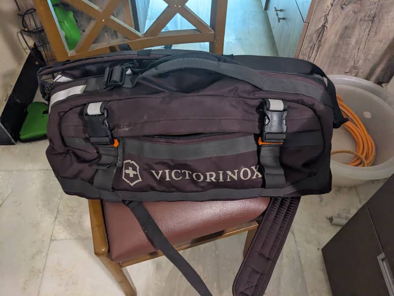 Victorinox Mountaineer 2-in-1 bag, duffel + backpack 6