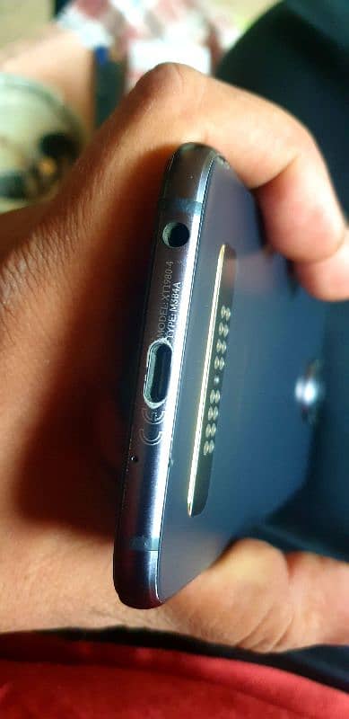 Motorola Z4 finger in screen 10