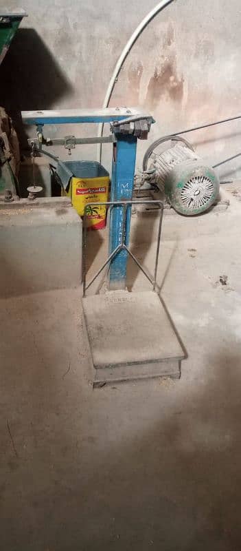 wheat grander machine with other parts 1