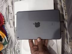 ipad mini 5 64GB with Box