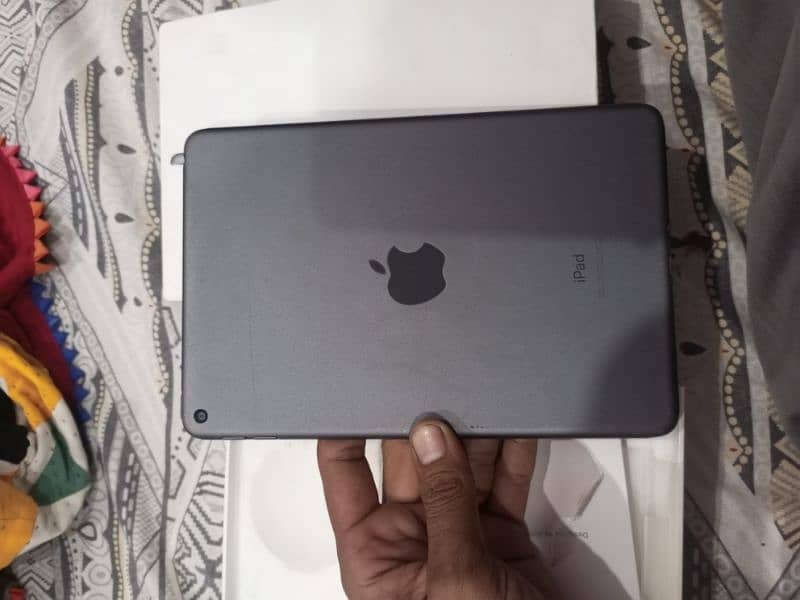 ipad mini 5 64GB with Box 0