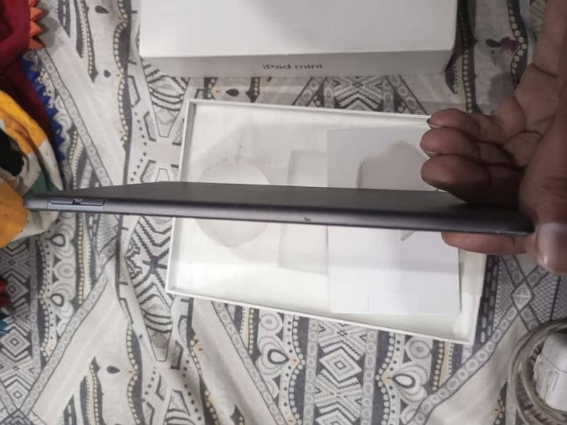 ipad mini 5 64GB with Box 1