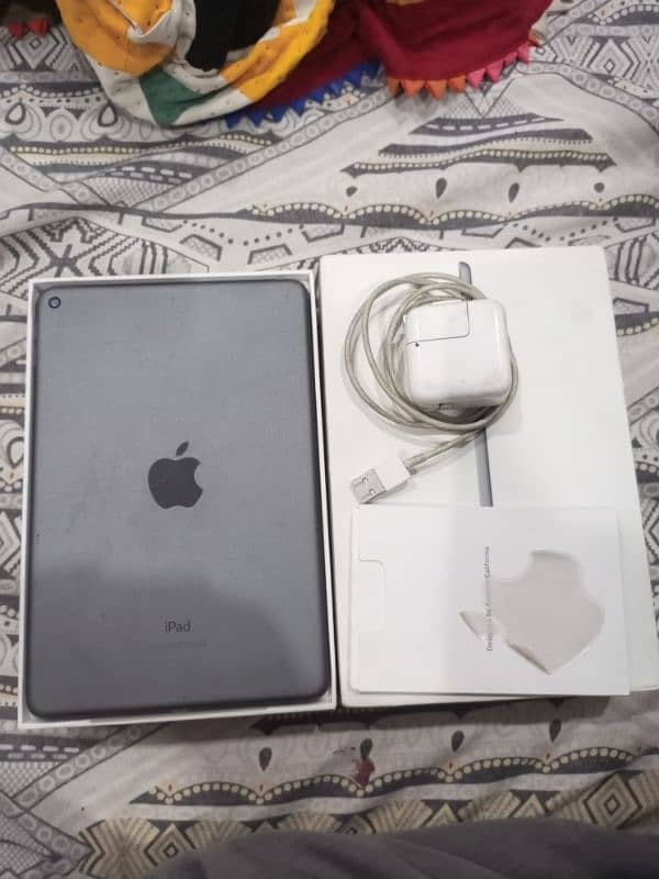 ipad mini 5 64GB with Box 3