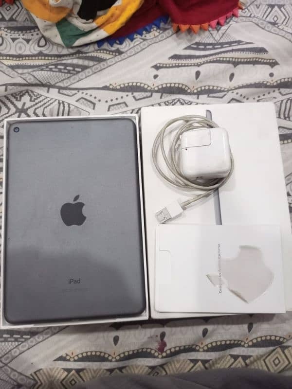 ipad mini 5 64GB with Box 4