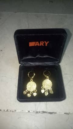 gold earring