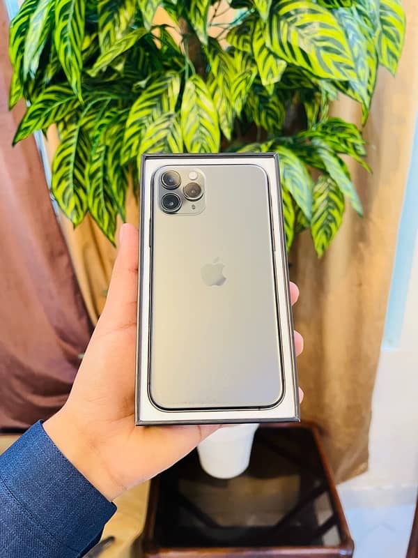 i phone 11 pro 256gb factory unlock with original box 0