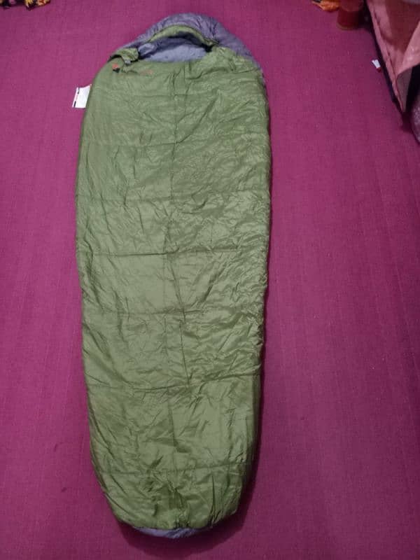 Trek Smart Junior 4 Season Sleeping Bag Showing different Layers 9