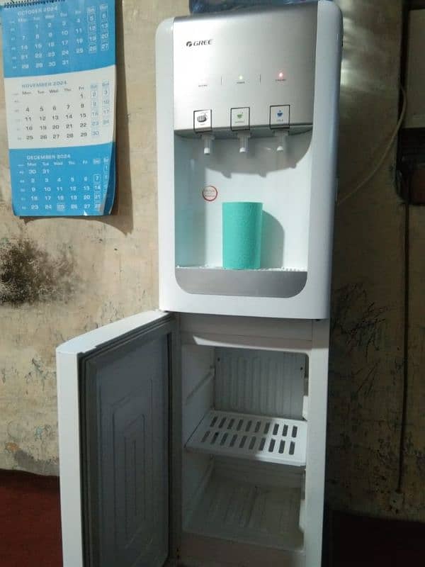 water dispenser with refrigerator 03084950233 0