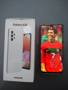 Samsung a32 9/10  Samsung (Model A32 box charger saat hai