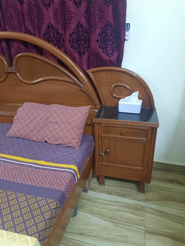 King Size Bed With Mattress + 2 Side tables 2