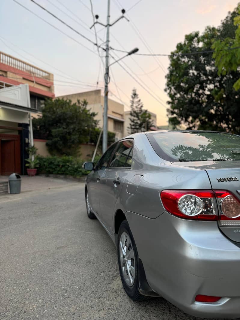 Toyota Corolla GLI 2011 1600 cc 4