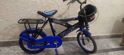 kids Cycle just week pehle li h bilkul new h