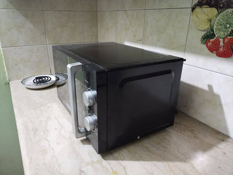 Orient microwave oven in a good condition 0