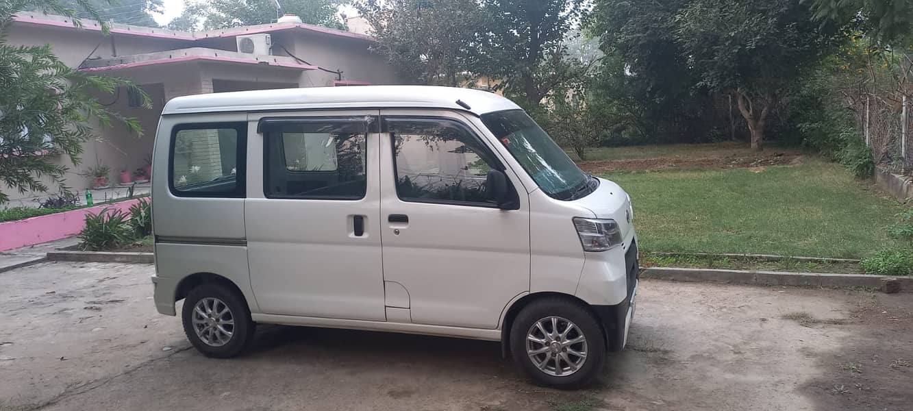 Daihatsu Hijet 2021 3