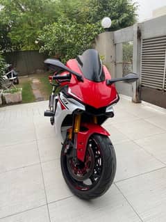 Yamaha R1