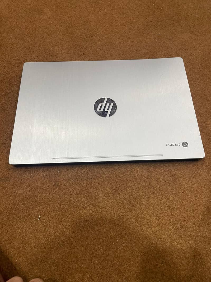 HP Chromebook 13 G1 4GB Ram 64 GB storage 4k screen 10 H battery timng 1