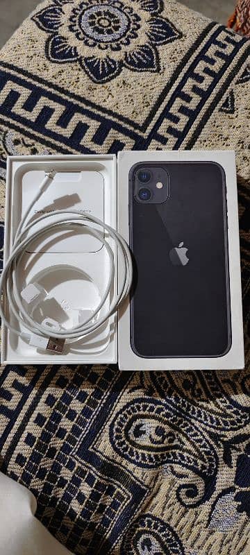 iphone 11 with box 64 gb 10by10 new condition 1