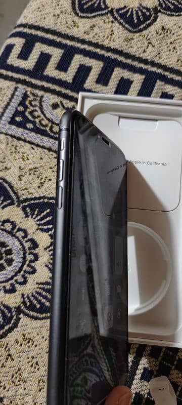 iphone 11 with box 64 gb 10by10 new condition 6