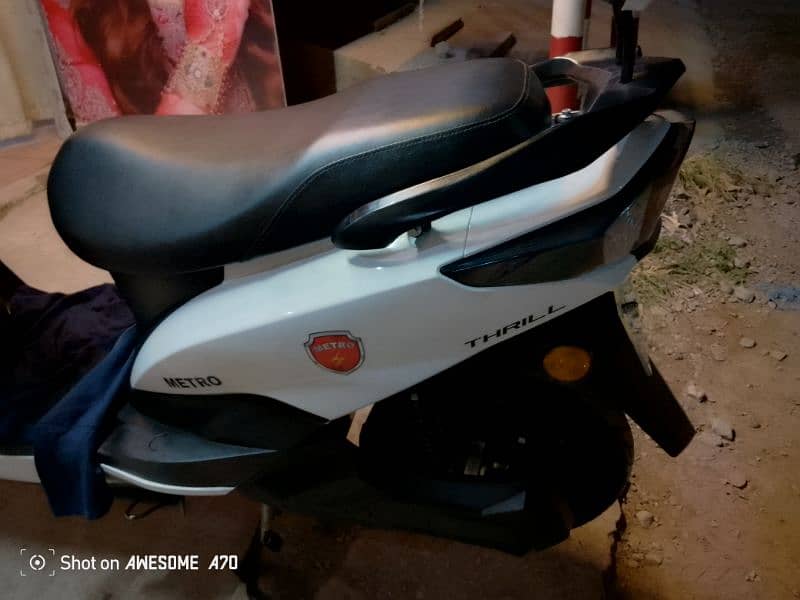 Metro Thrill brand new Scooty total geniun 3