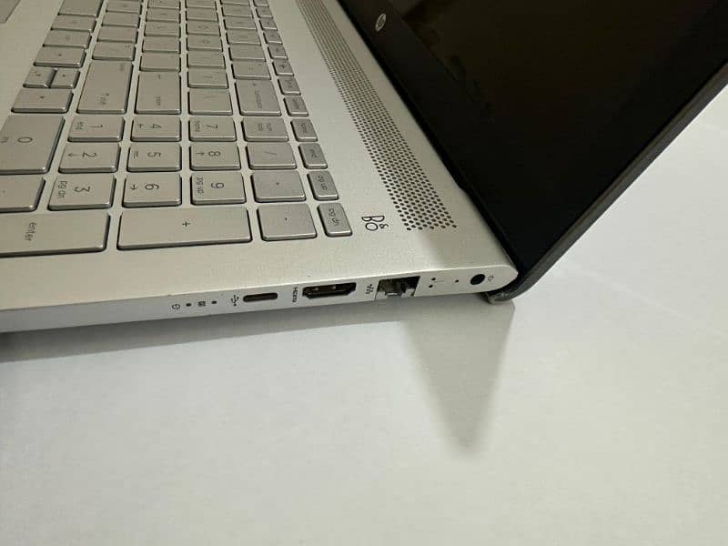 HP i5 8th Gen Touch Laptop 3