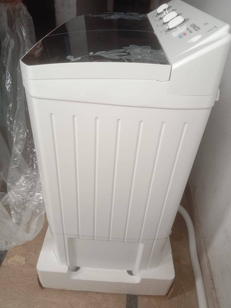 Kenwood Semi automatic washing mechine. 1