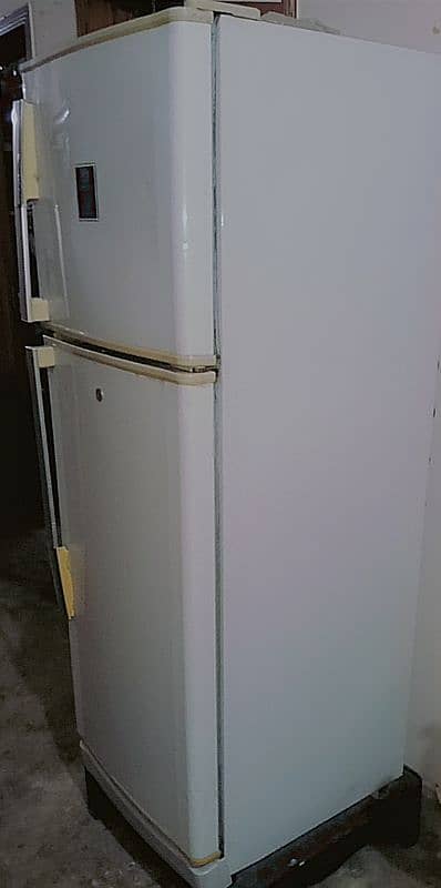 Dawlance refrigerator for sale. 1