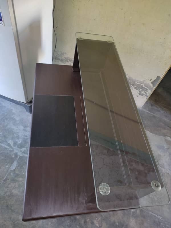 computer table for sale need money contect 0310-5197595 1