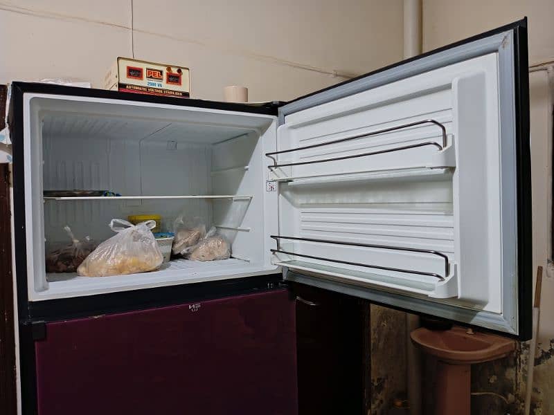 dawlance fridge full size urgent for sale 4