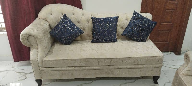 7 seater New condition sofa 1