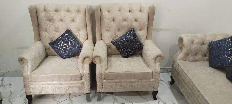 7 seater New condition sofa 3