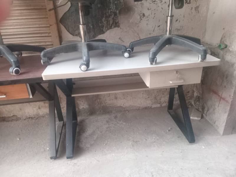 Computer Table K Frame 2/4 Low price: 8500. WhatsApp:03053901736 1