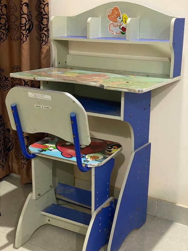 Kids study table 0