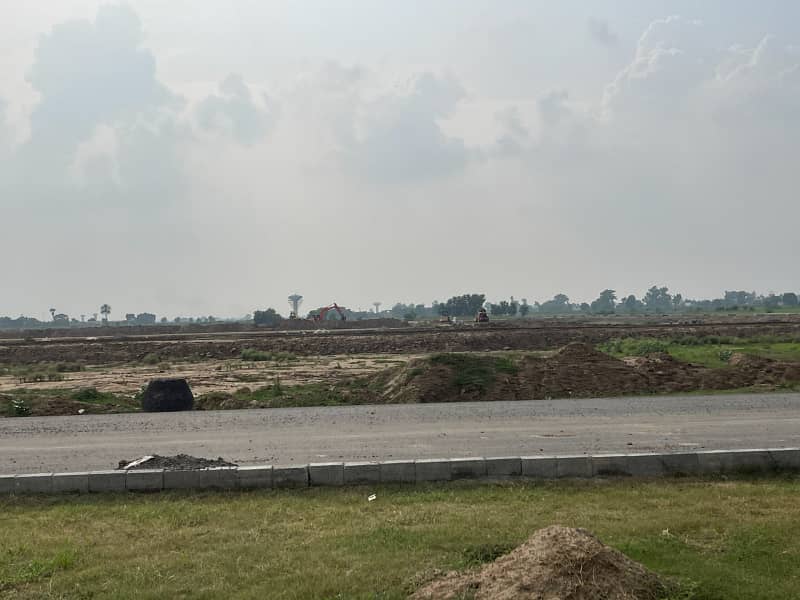 Prime Location 1 Kanal Plot For Sale In CC Block Iqbal Sector LDA City Lahore 4