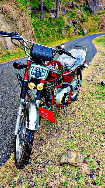 125 Honda. Good condition. what's app 03429680082 0