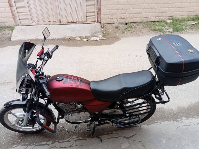 Suzuki GS 150 SE 11